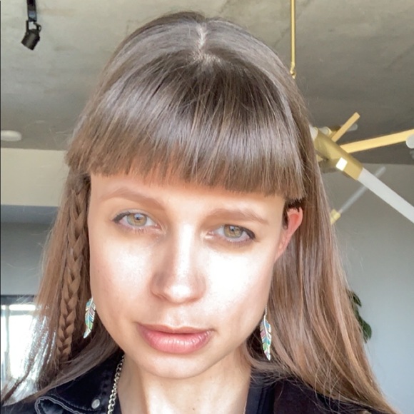 Meet your Posher, Hayley - Picture 1 of 1